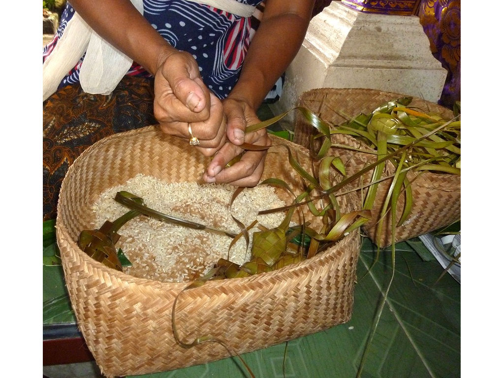ketipat-rice-filling-4.11.11-3