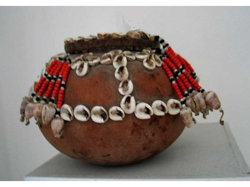 betellimebox-timor-beads-caurishells