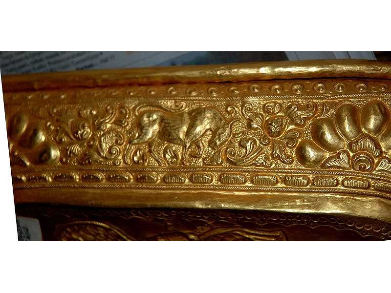 lelancang-gold-bull-flower-ornament