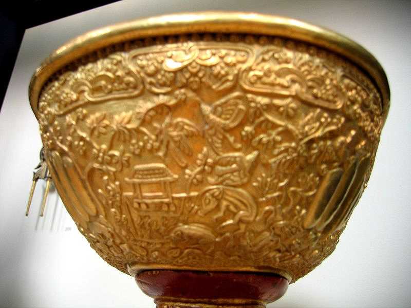 lelancang-gold-ornament-bale-pig