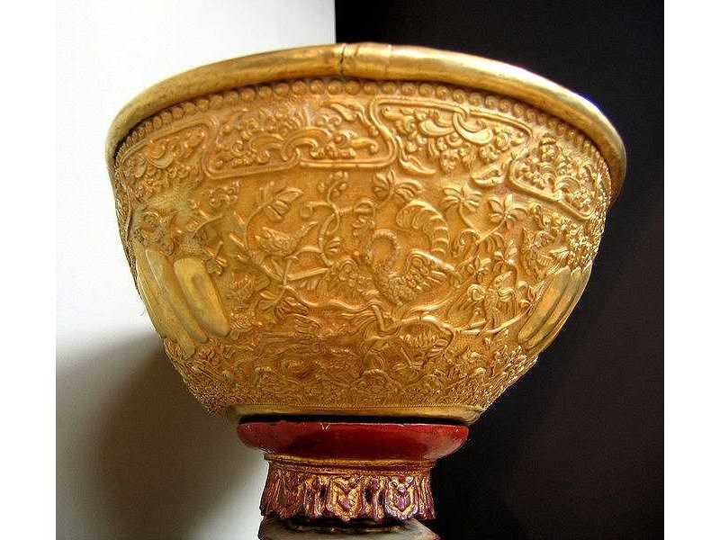 lelancang-gold-ornament-birds-swan