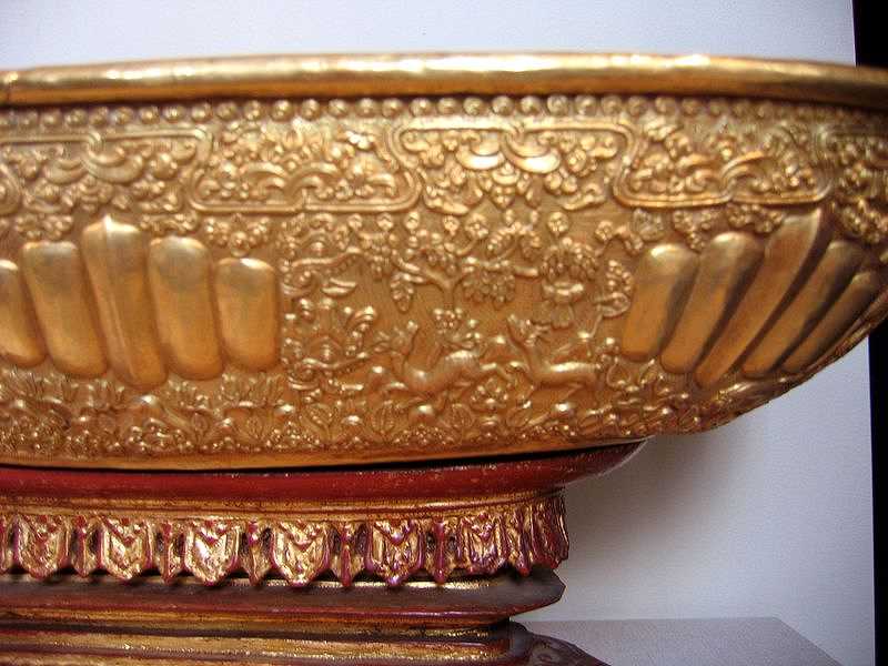 lelancang-gold-ornament-deer