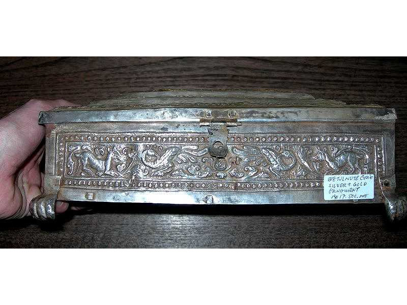 sirihbox-silver-gold-front-whole