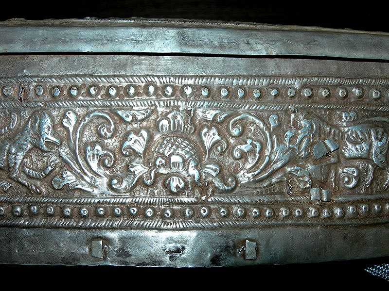 sirihbox-silver-gold-side1-centre-flower-ornament