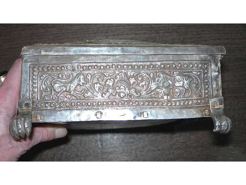 sirihbox-silver-gold-side1-whole
