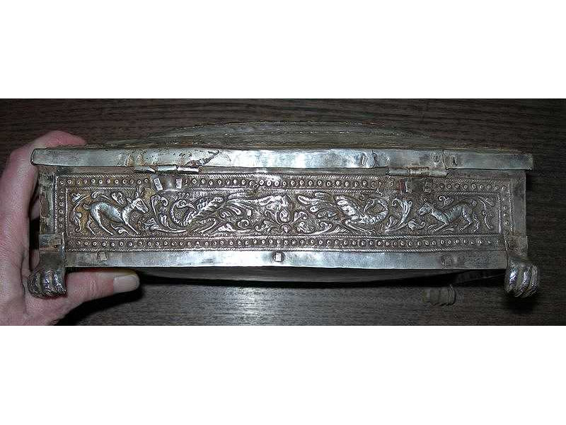 sirihbox-silver-gold-side2-whole