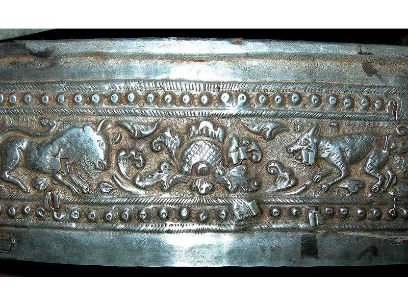 sirihbox-silver-gold-side3-centre-flower-ornament