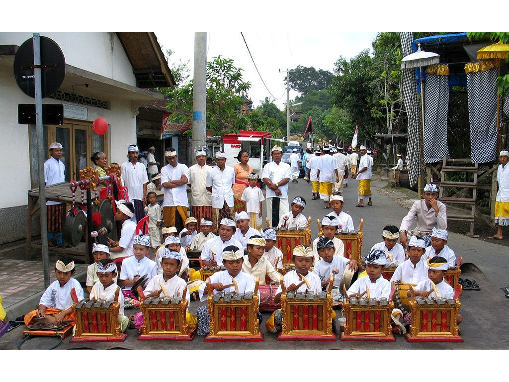 angklung-children-DYBaturiti-29.6.06-2