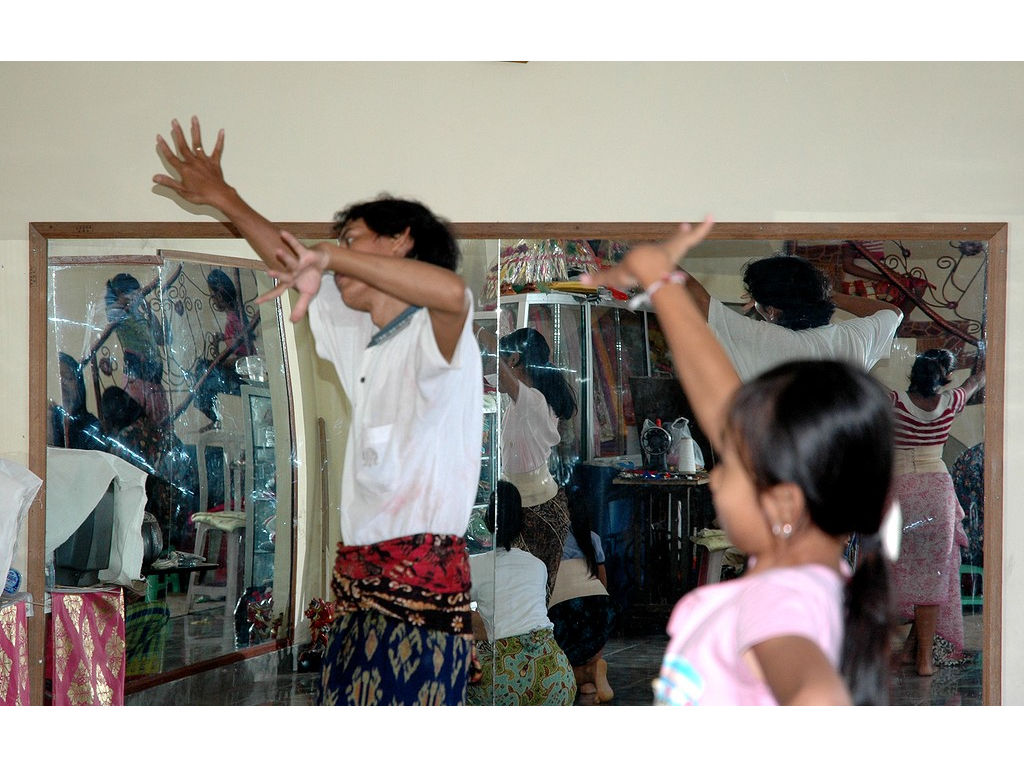 -Ketut-dance-mirrors