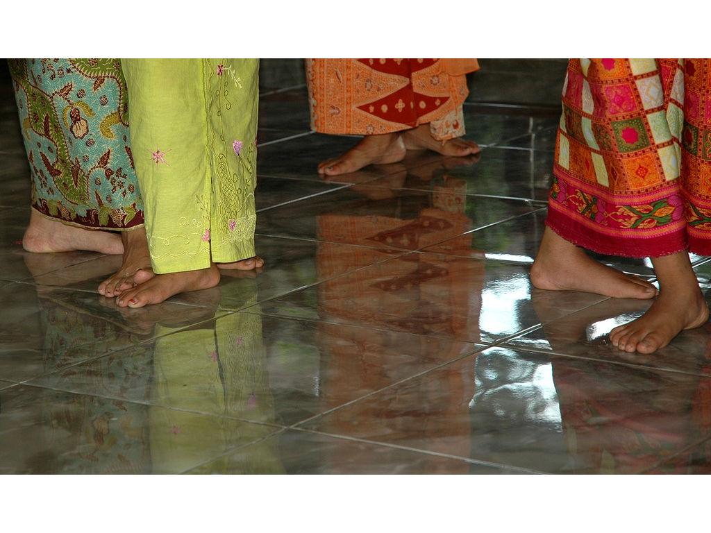-teacher-girl-feet-correction-dance