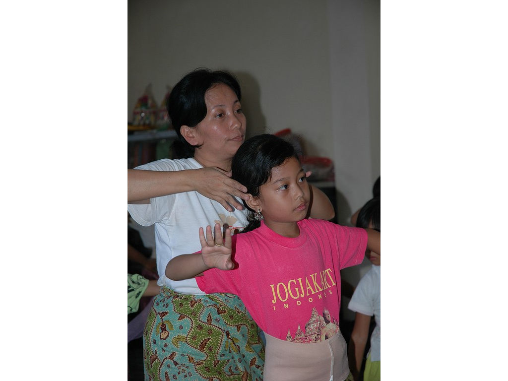-teacher-head-correction-girl-dance
