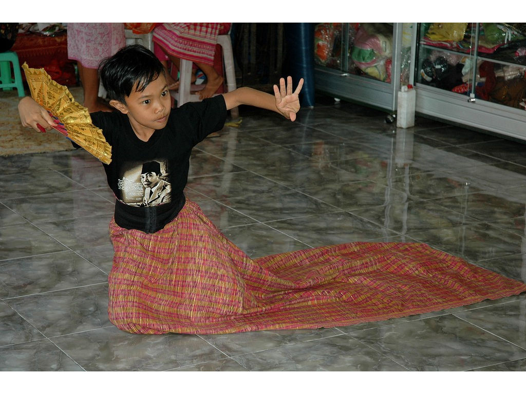 -boy-dance-sit-fan