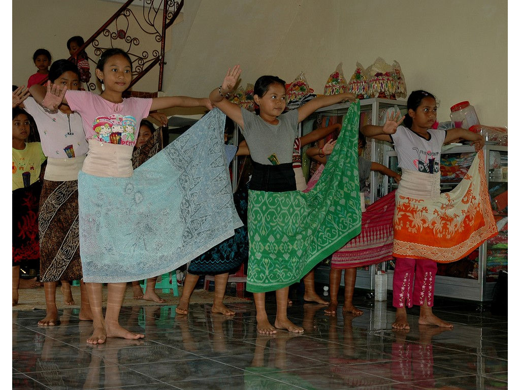 -girls-dance