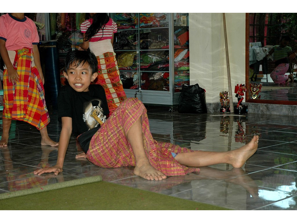-boy-sitting-sweating-baris