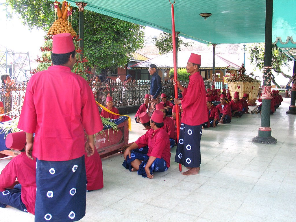-gunungan4-dragers-textile-plangiblue-redcoat-pavilion