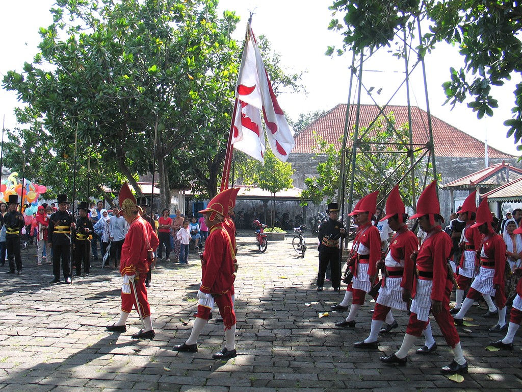 -Wirobrojo-red-caps-flag-gulaklapa