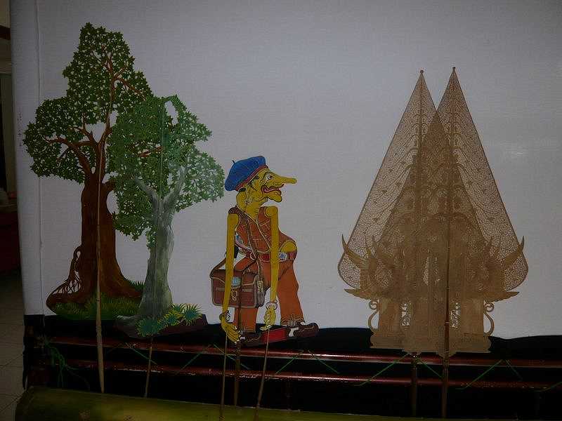-kelir-trees-gunungan-petruk