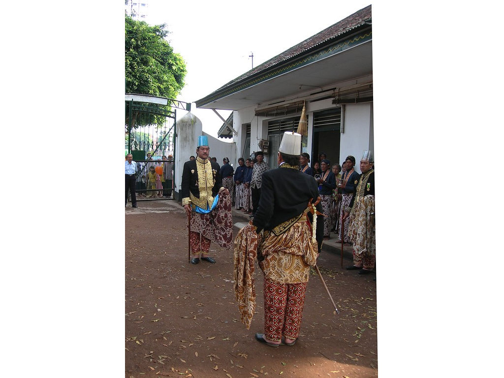 -SriSultan-Assistant-officials-patolatrousers