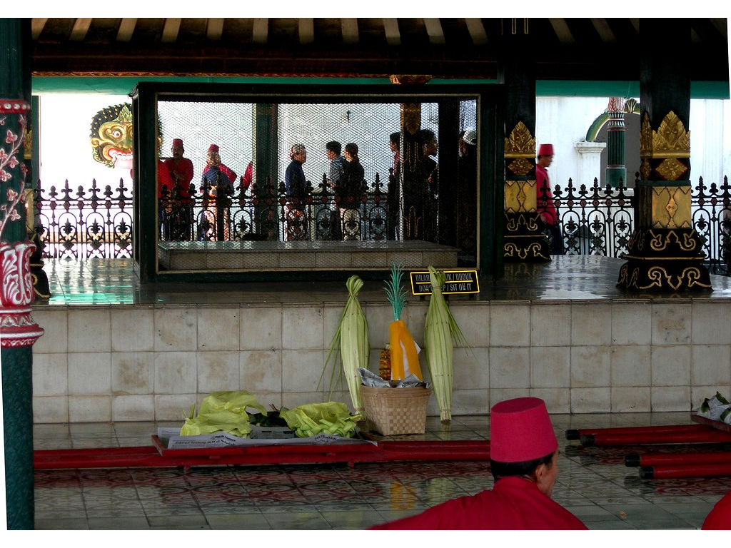 -pavilion-lontar-offering-dragers