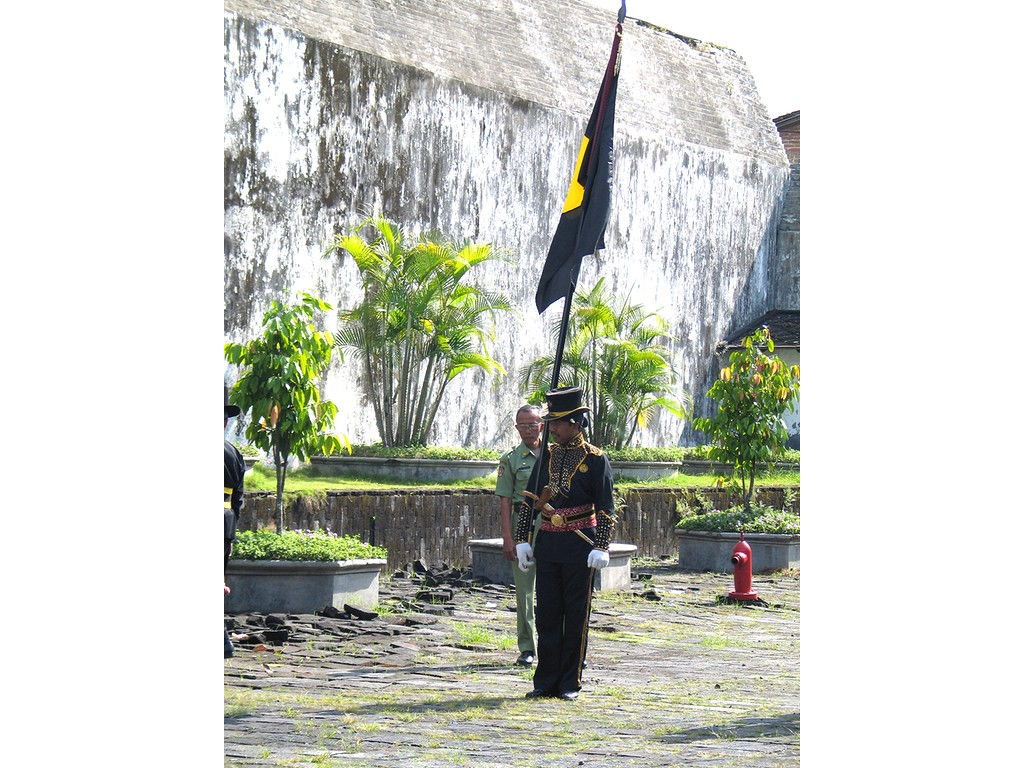 -Bugis-flagbearer