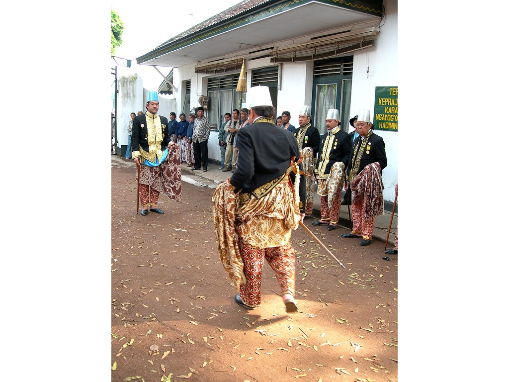 -SriSultan-Assistant-officials