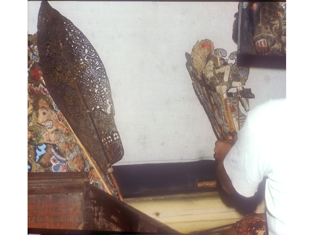 Gunungan-NBali-DalangTamblang-1973