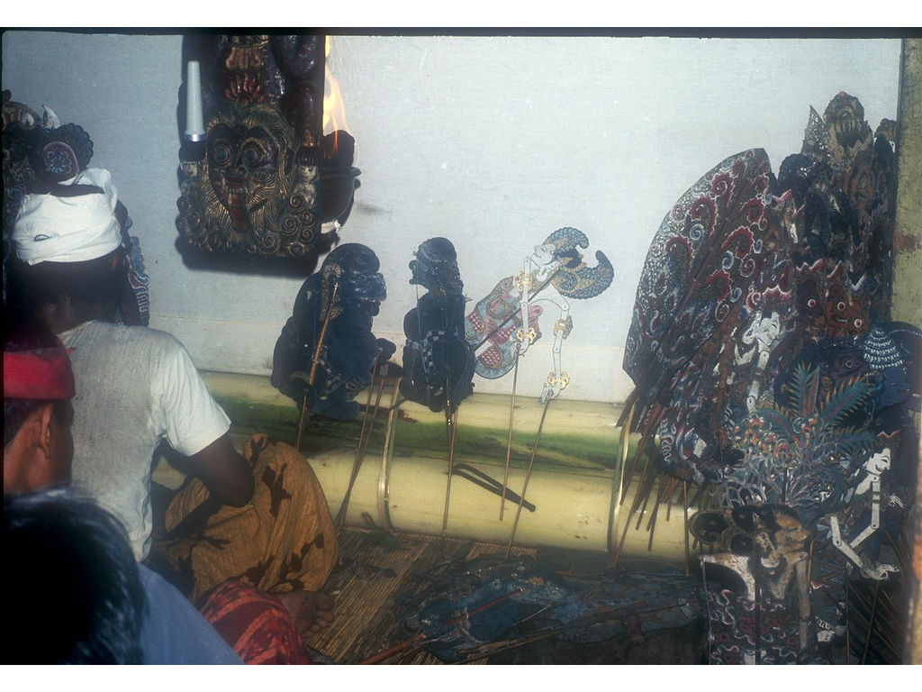 Gunungan-NBali-Twalen-Mredah-IdaBgsGede-Sukasada-1973