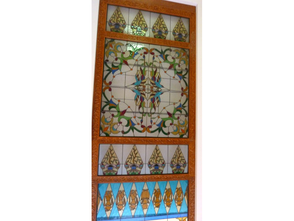 glass-window-resto-gunungan-floral-pattern-wayang-Toorop