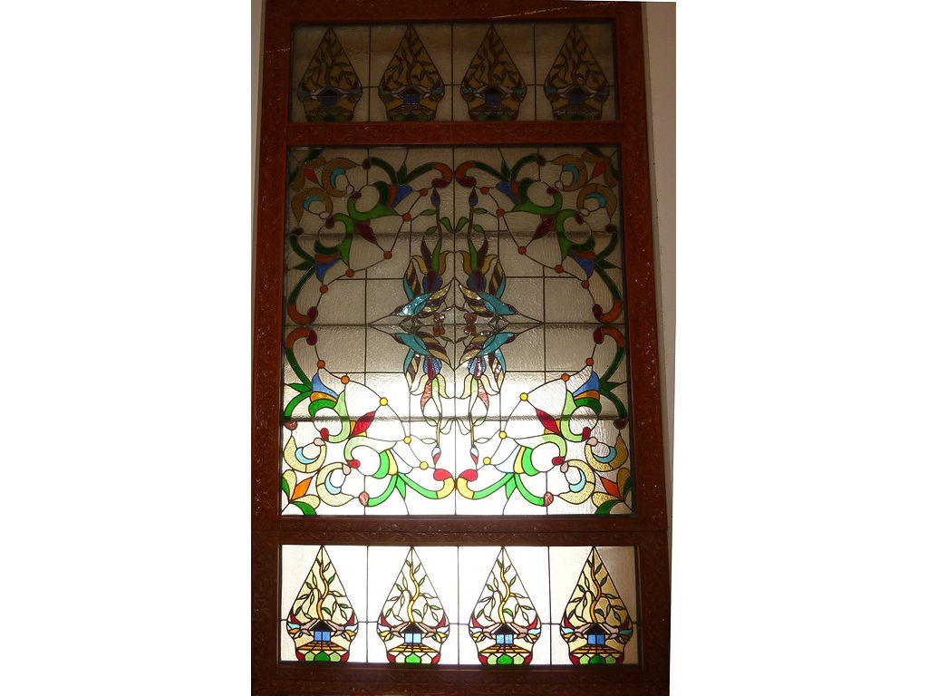 glass-window-resto-gunungan-friezes-glower-pattern