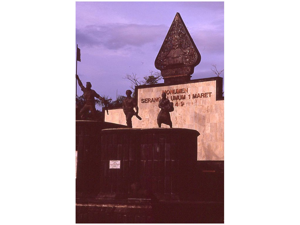 gunungan-Peranakan-monument-Yogya-2008