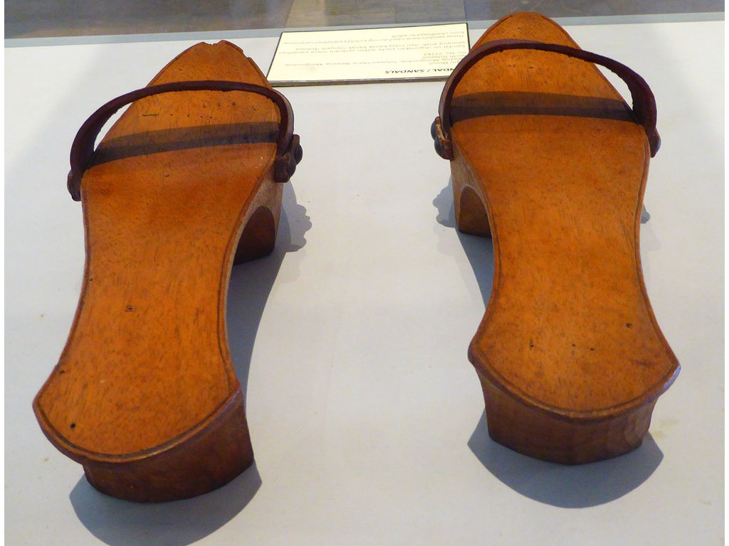 sandal-Sulawesi-No-27183-MusNas-back
